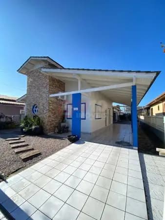 Casa ampla no litoral com 3 Dormitórios a 100m do Mar.