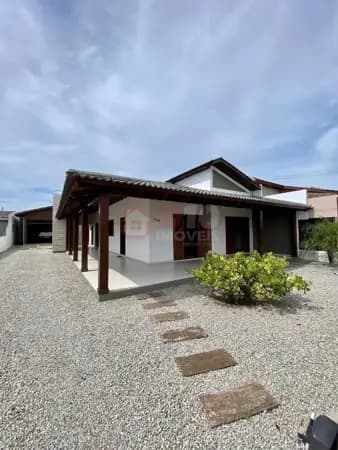 Casa na Quadra do Mar à Venda no Jardim Atlântico em Balneário Arroio do Silva
