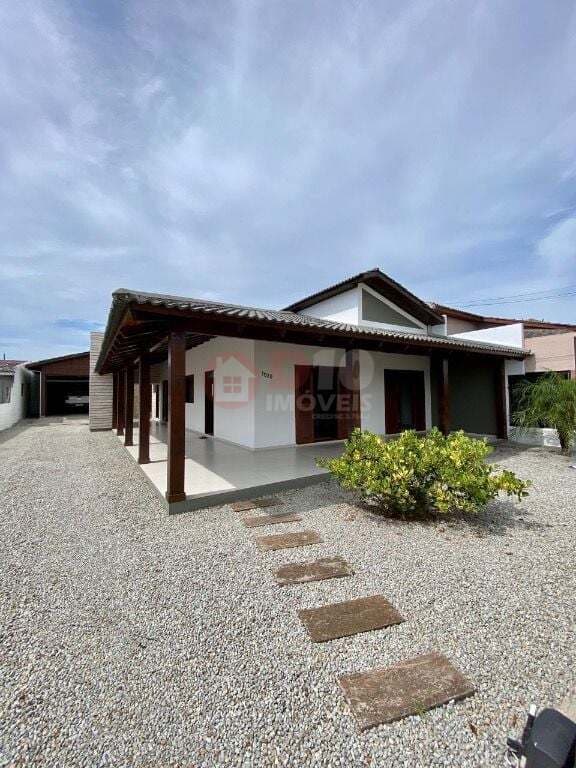 Casa na Quadra do Mar à Venda no Jardim Atlântico em Balneário Arroio do Silva