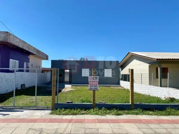 Casa com 2 Dormitórios a 150m do Mar em Balneário Arroio do Silva