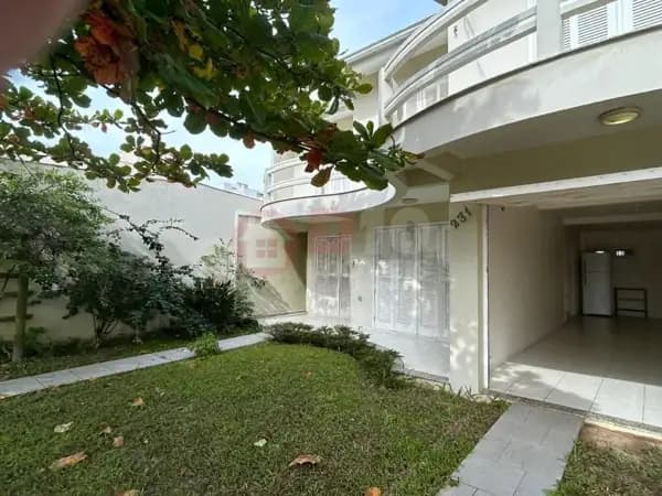 Casa com 4 Dormitórios à Venda no Centro de Balneário Arroio do Silva SC