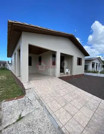 Casa Frente Norte com 4 Dormitórios e Amplo Terreno (600m²)