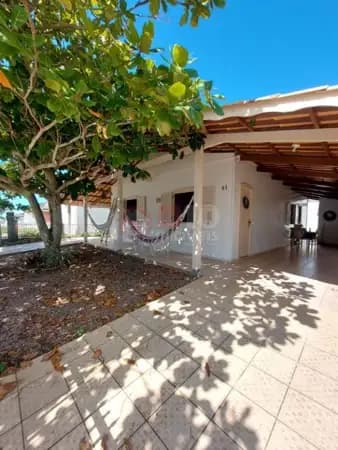 Casa com 4 dormitórios à venda em Balneário Arroio do Silva-SC.