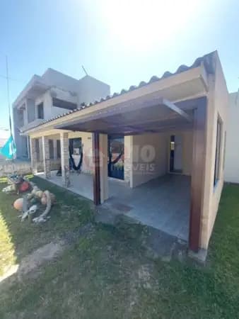 Casa com 3 dormitórios à venda em Balneário Arroio do Silva-SC.