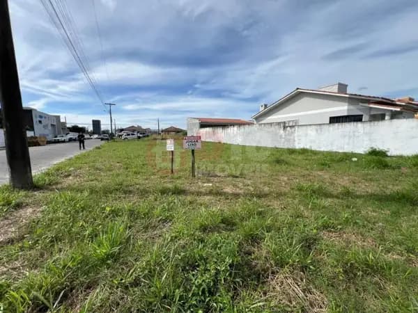 Terreno de 360m² à venda em Balneário Arroio do Silva-SC.