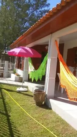 CASA PÉ NA AREIA NO CENTRO DE BALNEÁRIO ARROIO DO SILVA