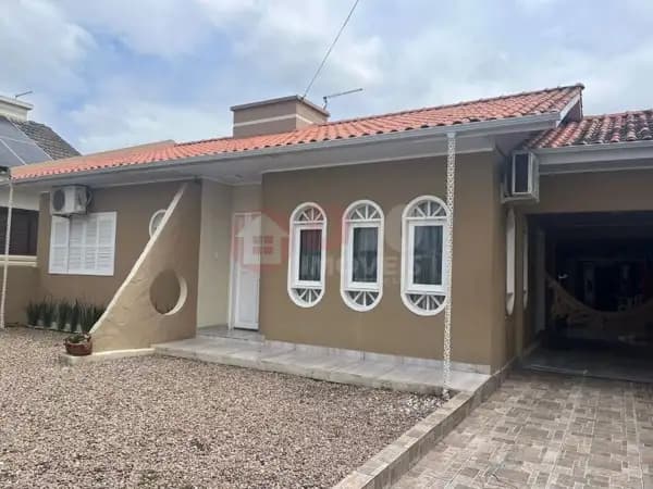 Casa com PISCINA e 3 dormitórios à venda, 160 m² por R$ 620.000 - Mato Alto - Araranguá/SC