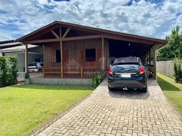Casa Escriturada com 2 Dormitórios e Pátio Amplo
