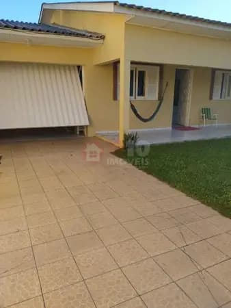 Casa com 3 dormitórios à venda em Araranguá-SC.