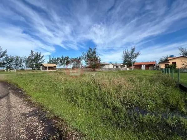Terreno à venda em Balneário Arroio do Silva-SC.