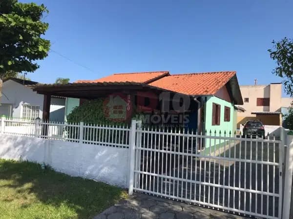 Casa com 4 dormitórios à venda em Balneário Arroio do Silva-SC.