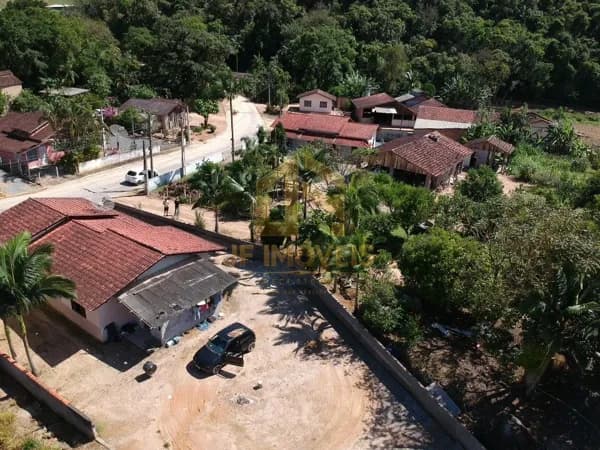 Casa em São João Batista - Arataca