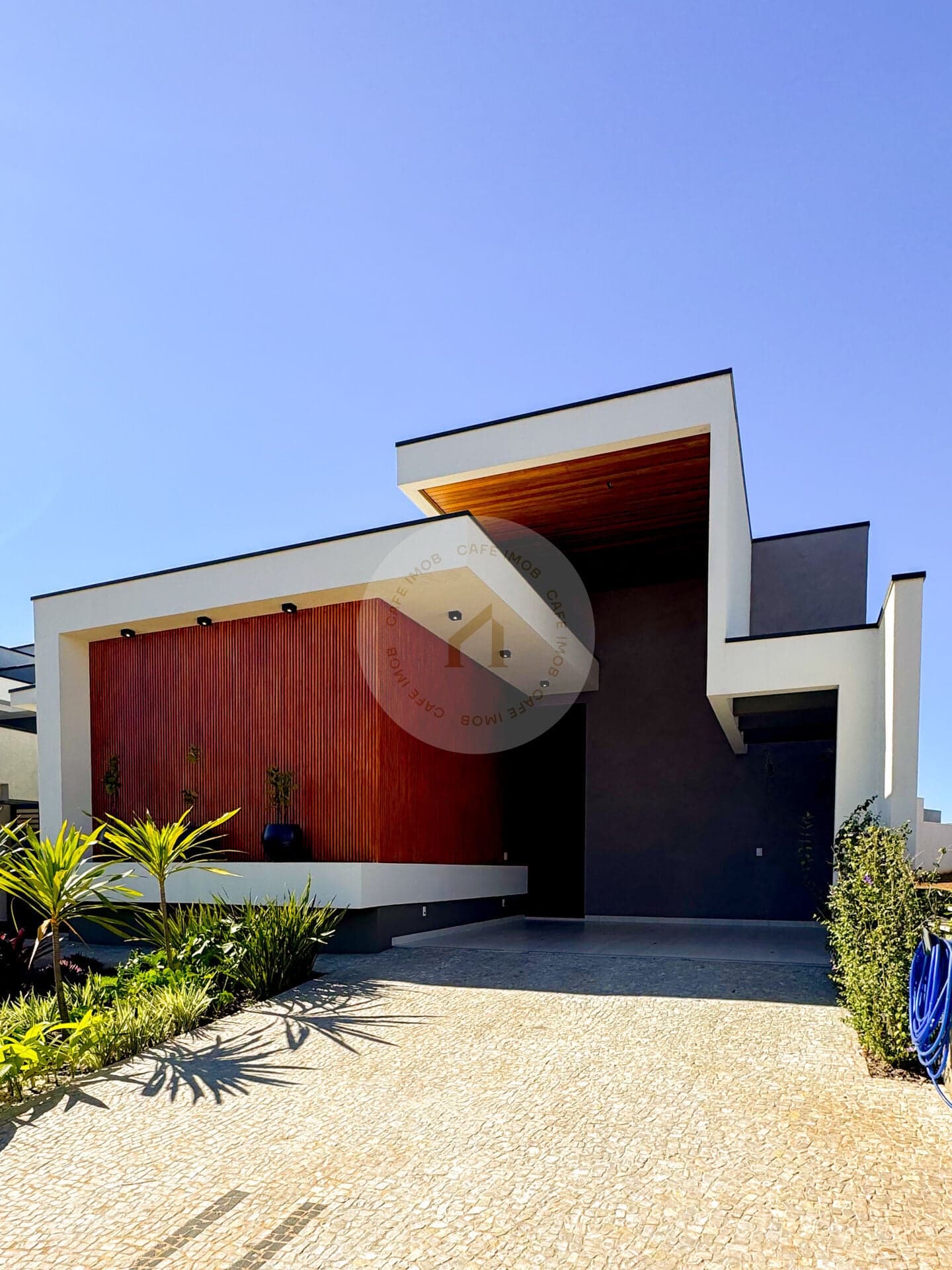 Casa de alto padrão com fácil acesso a Campinas. Completa em Planejados