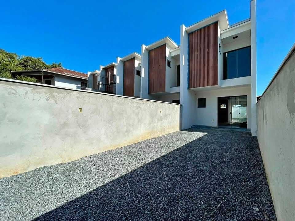 Sobrado em Joinville - Floresta
