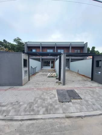 Sobrado em Joinville - Floresta