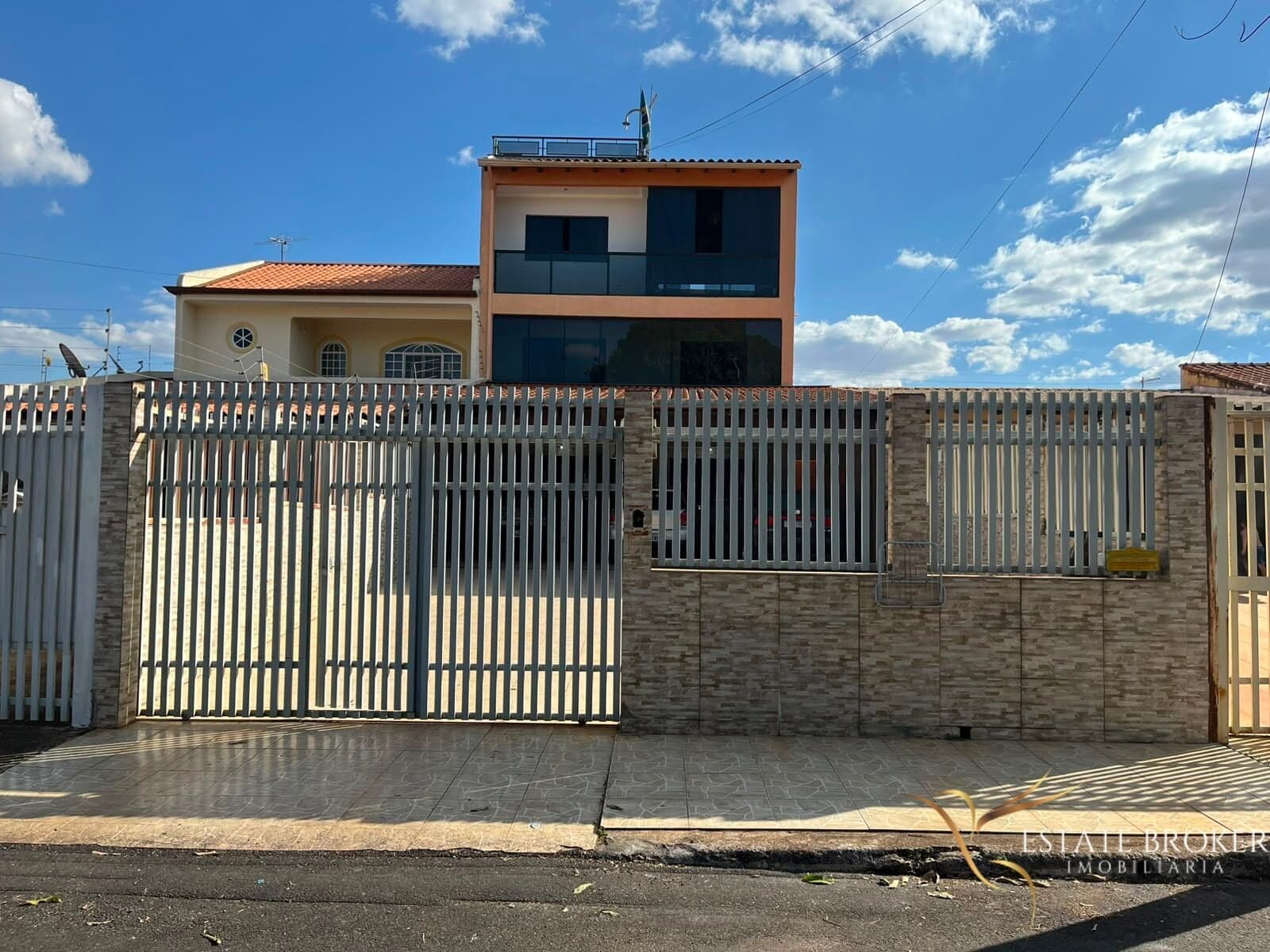 Sobrado Imponente com 380m² | QNL 7 – Taguatinga Norte | R$ 980.000,00
