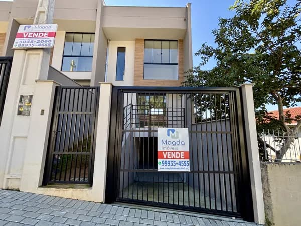 Sobrado novo de ponta - 2 dormitórios - 2 vagas de garagem - Velha Central