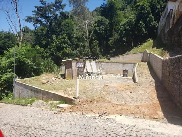 Terreno de 1.870m² em Condomínio no Pé da Serra em Guapimirim
