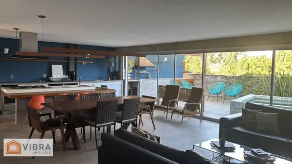 Casa em Santana de Parnaíba - Alphaville