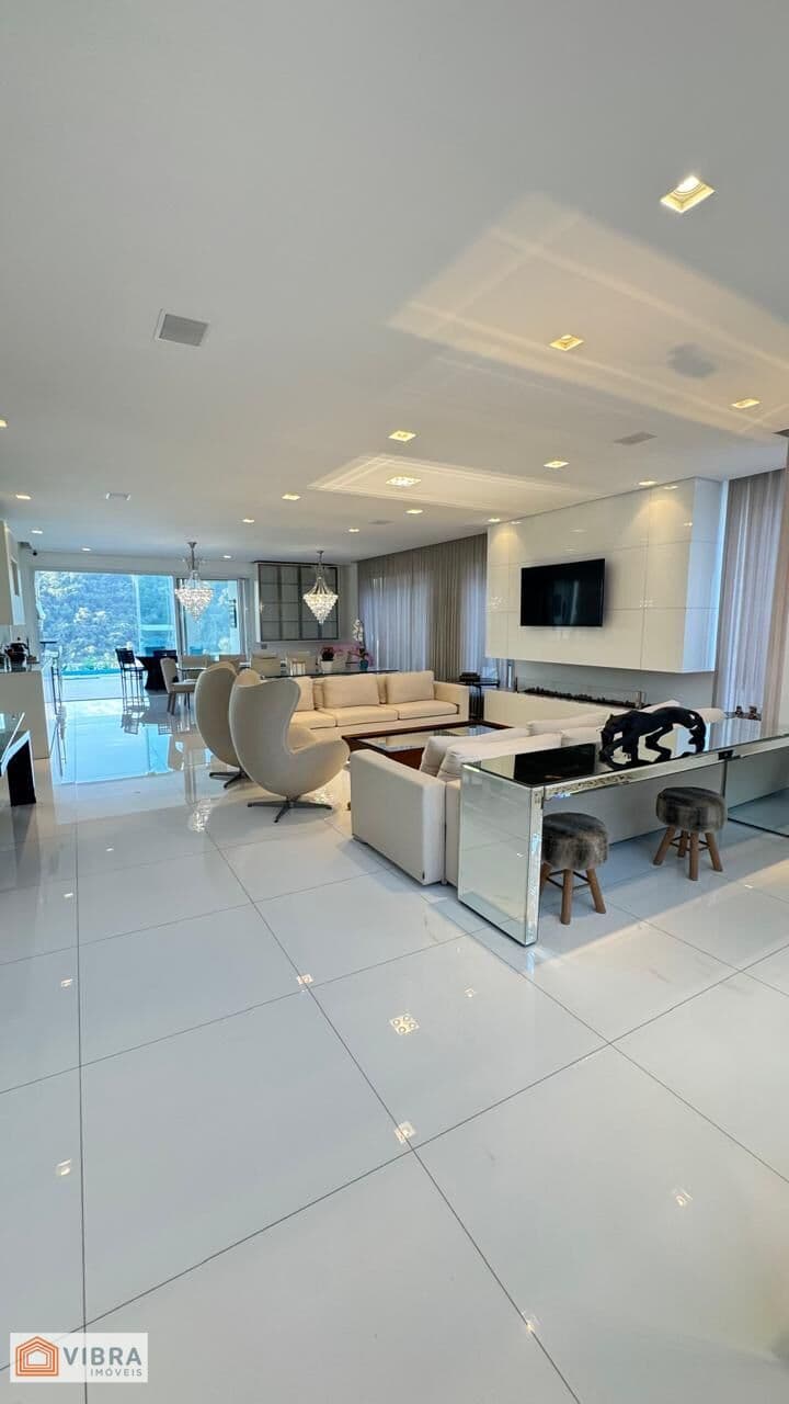 Casa em Santana de Parnaíba - Alphaville