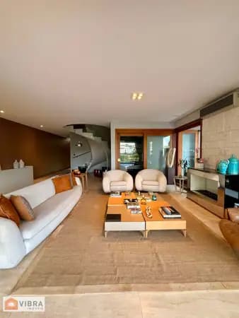 Casa em Santana de Parnaíba - Alphaville