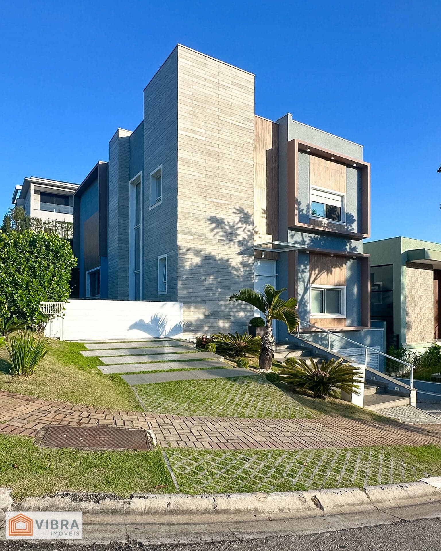 Casa em terreno de esquina