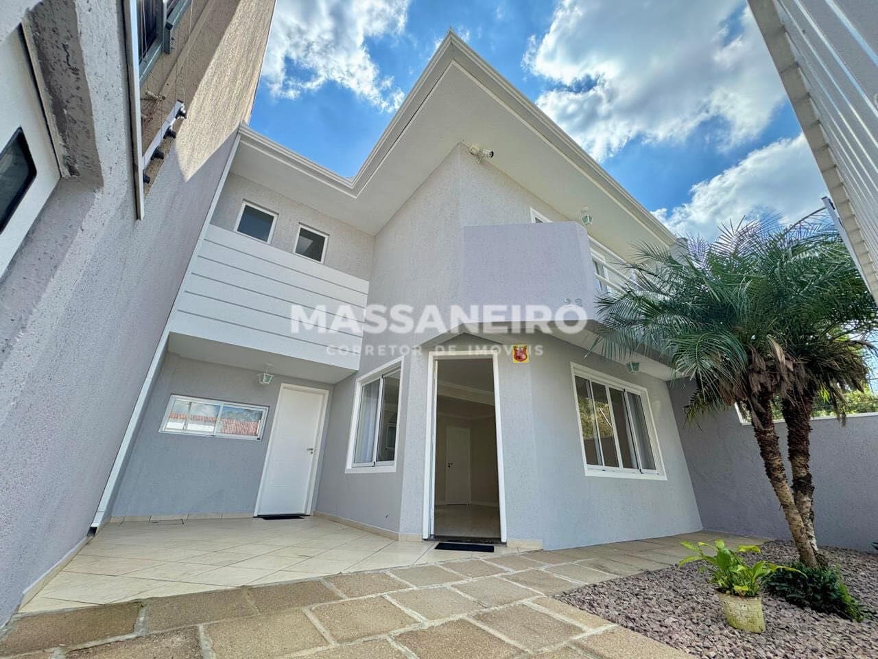 Sobrado em São José dos Pinhais - Costeira