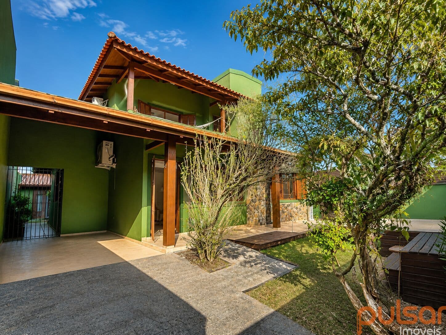 Casa com 4 dormitórios em Canavieiras 500 metros da praia.