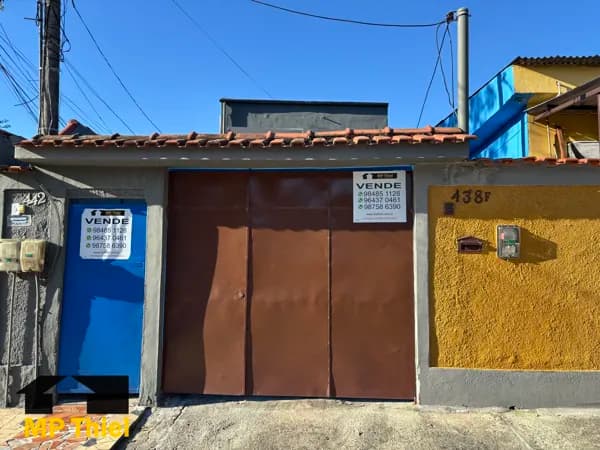 Casa Linear, Independente em Amplo Terreno