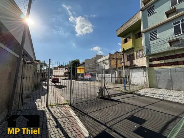 Casa com 2 Quartos em Pequena Vila