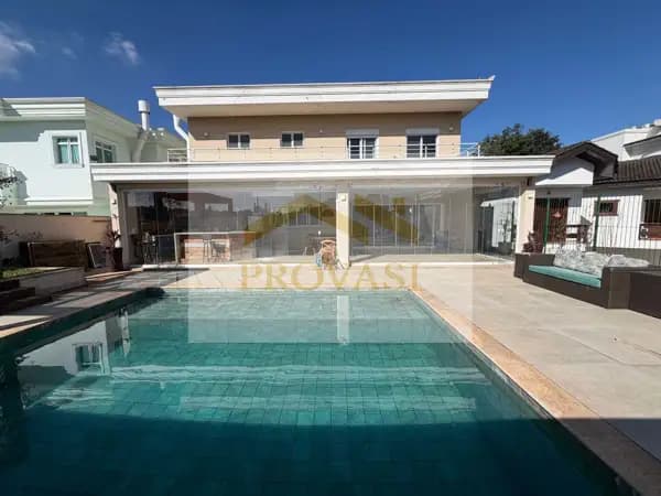 Casa com 4 Suítes e 898 metros de Área Construída em Alphaville Residencial 11