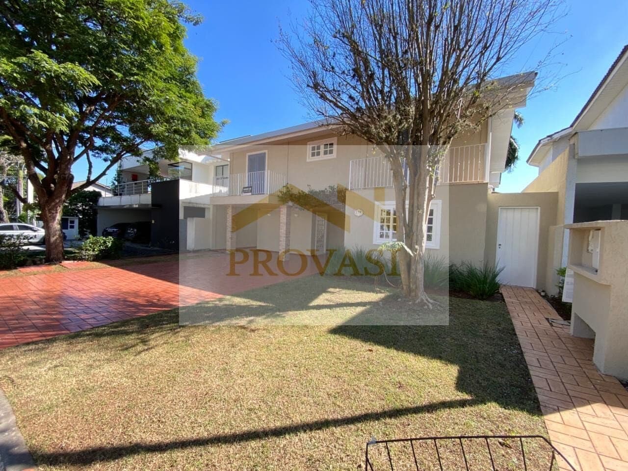 Casa com 300 metros e 4 Dormitórios , Santana de Parnaíba/SP