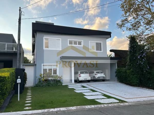 Oportunidade - Casa no Residencial 3 - 4 dormitórios com Piscina