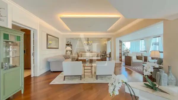 Apartamento com 287m2 reformado no centro de Alphaville - Chateau Alphaville