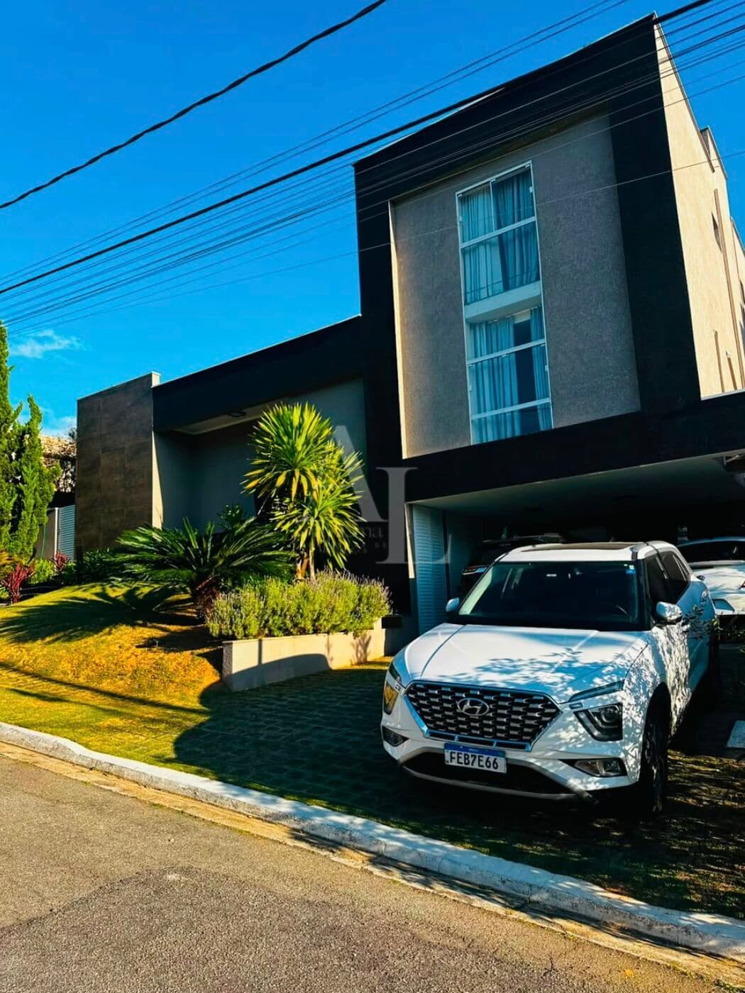 Casa em Condomínio mobiliada à venda com 3 suítes - Valville