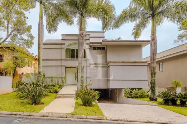 Casa no Tamboré 3 com grande potencial para retrofit