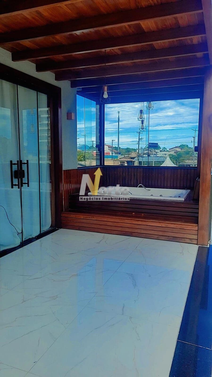 CASA ALTO PADRÃO COM HIDROMASSAGEM