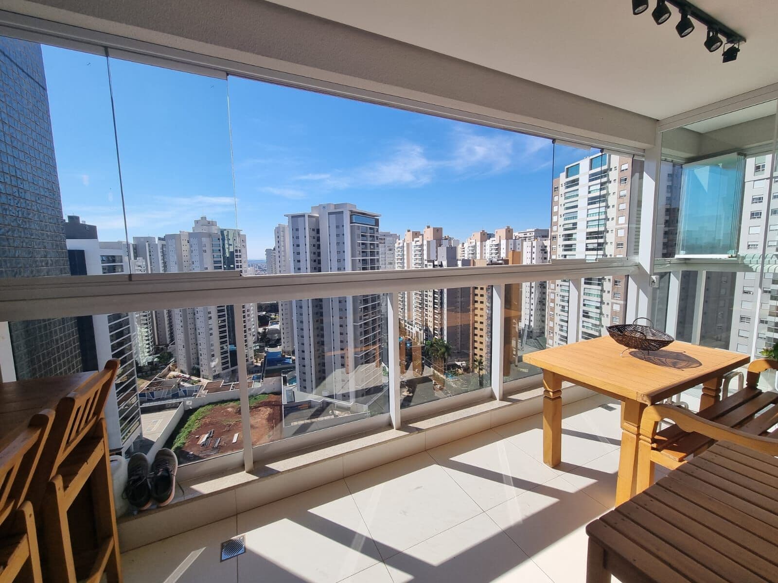 Apartamento à venda no Edifício Uptown Residence na Região Sul de Londrina com 2 quartos