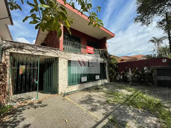 Casa em rua aberta disponível para venda em Vila Congonhas/SP.