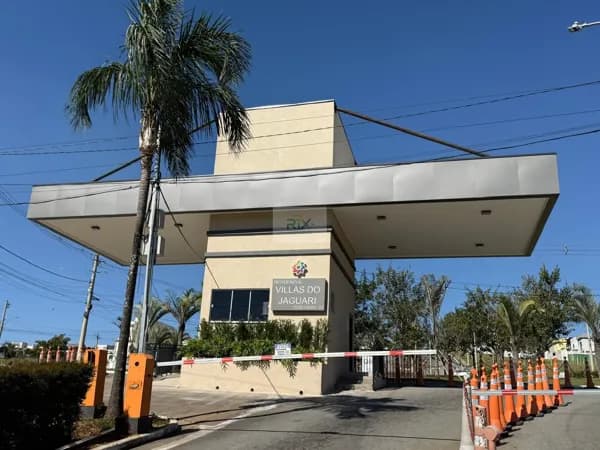 Residencial Villas do Jaguari: Sobrado Novo com Piscina e Churrasqueira em Condomínio Fechado em Santana de Parnaíba