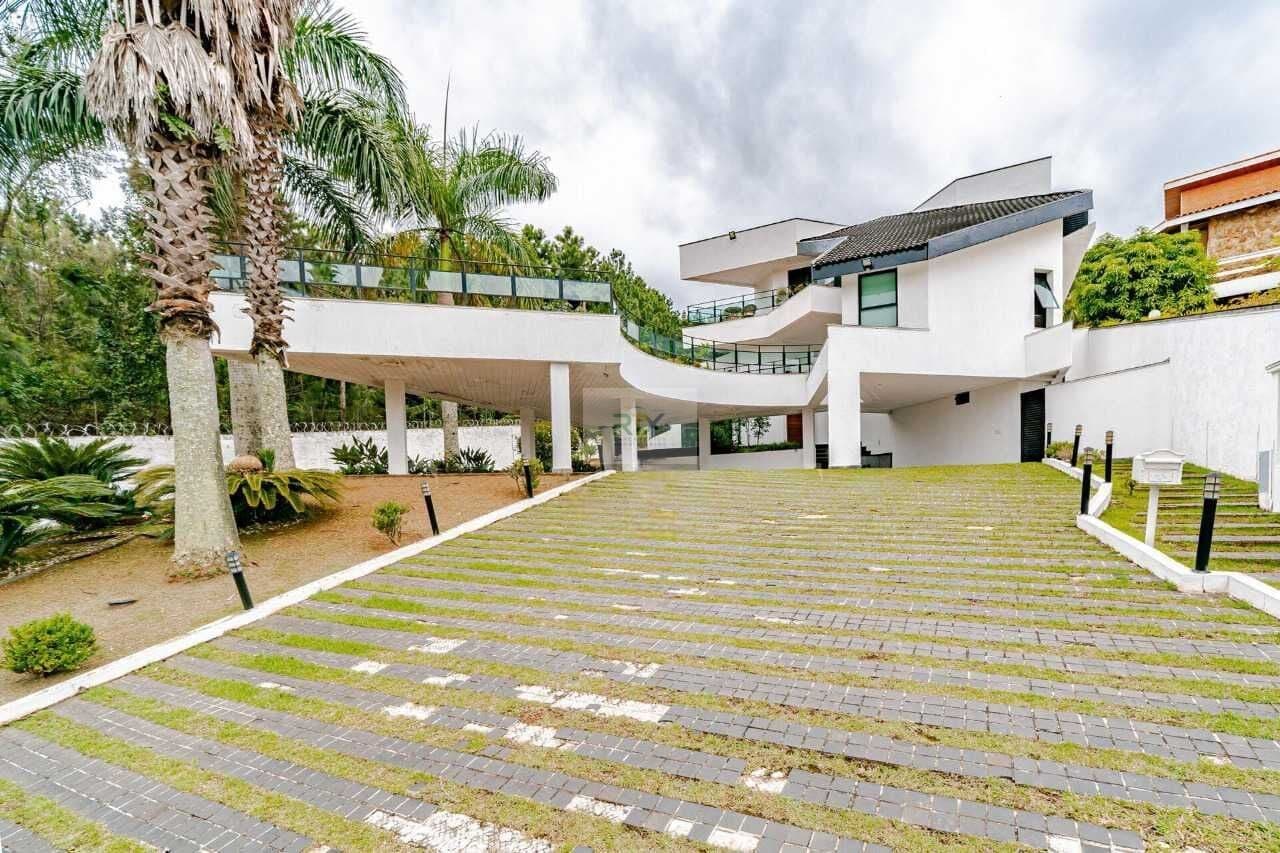 Casa de Alto Padrão à Venda em Alphaville | 500 m² | 4 Suítes | Condomínio Clube | Santana de Parnaíba