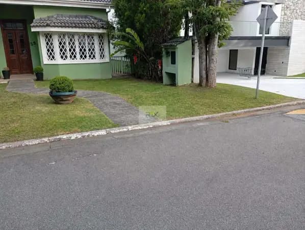 Casa para Alugar no Alphaville Residencial 10 | 4 Suítes e 266 m²