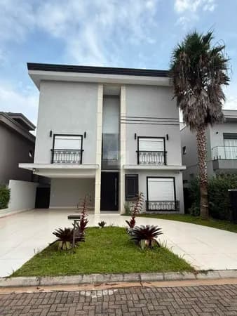 Casa de Alto Padrão à Venda no Residencial Tamboré 11