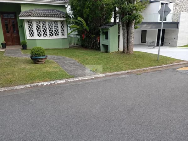 Casa à Venda no Alphaville Residencial 10 com Potencial para Retrofit