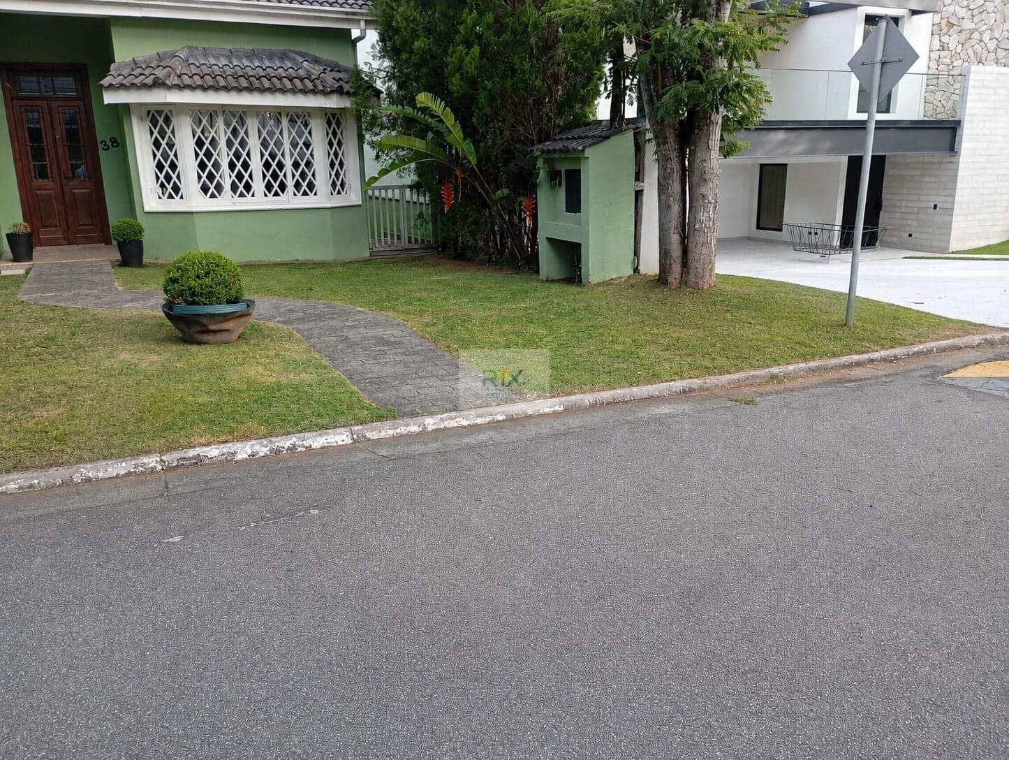 Casa à Venda no Alphaville Residencial 10 com Potencial para Retrofit