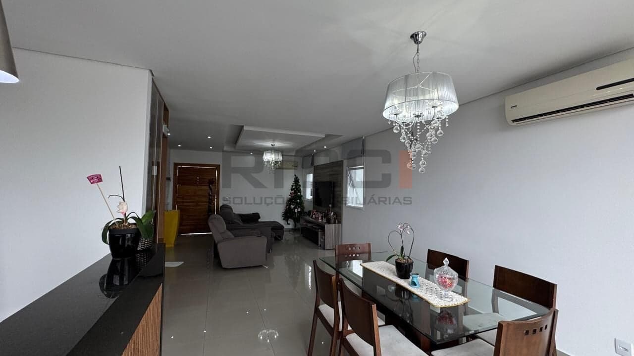 Sobrado em Condomínio com 4 Quartos, 2 Suítes e Área de Lazer Completa