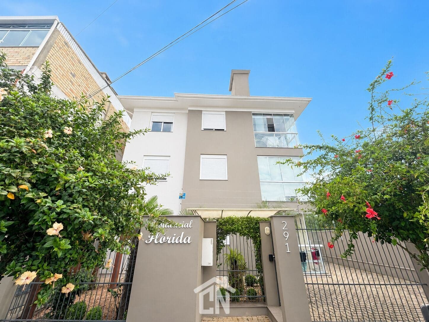 Apartamento semi mobiliado