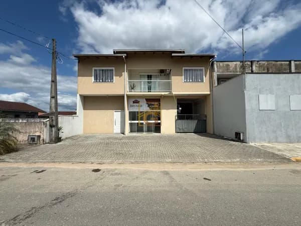 Sobrado Residencial e Ponto Comercial
