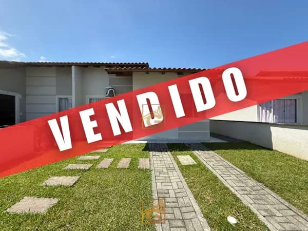 Casa geminada em condomínio fechado no Bairro Rio da Onça