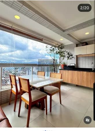 Apartamento Duplex à venda no bairro Guilhermina em Praia Grande, SP. 4 dormitórios sendo 4 suítes.